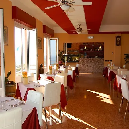 Augusta Hotel Framura
