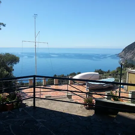 Augusta Hotel Framura